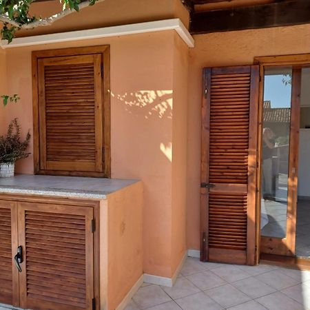Ferienwohnung Casa Sibilla Bi-Locale Con Terrazza A 60 Metri Dal Mare Marinella  Exterior foto